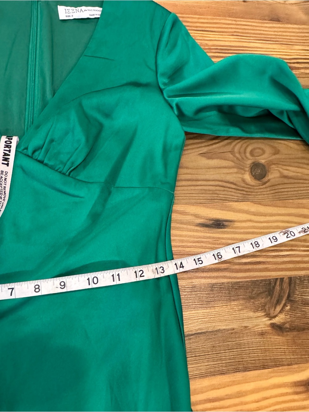 Green Satin V-Neck Long Sleeve Evening Dress - Picture 5 of 6